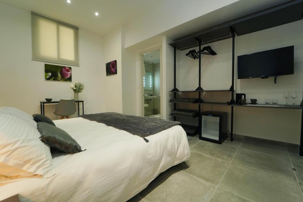 Private Rooms With Bathroom In La Valletta Esterno foto