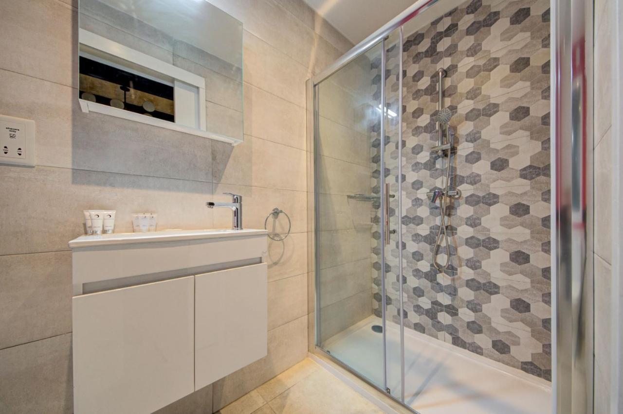 Private Rooms With Bathroom In La Valletta Esterno foto