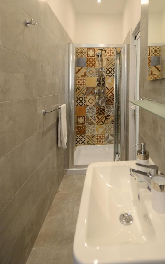 Private Rooms With Bathroom In La Valletta Esterno foto