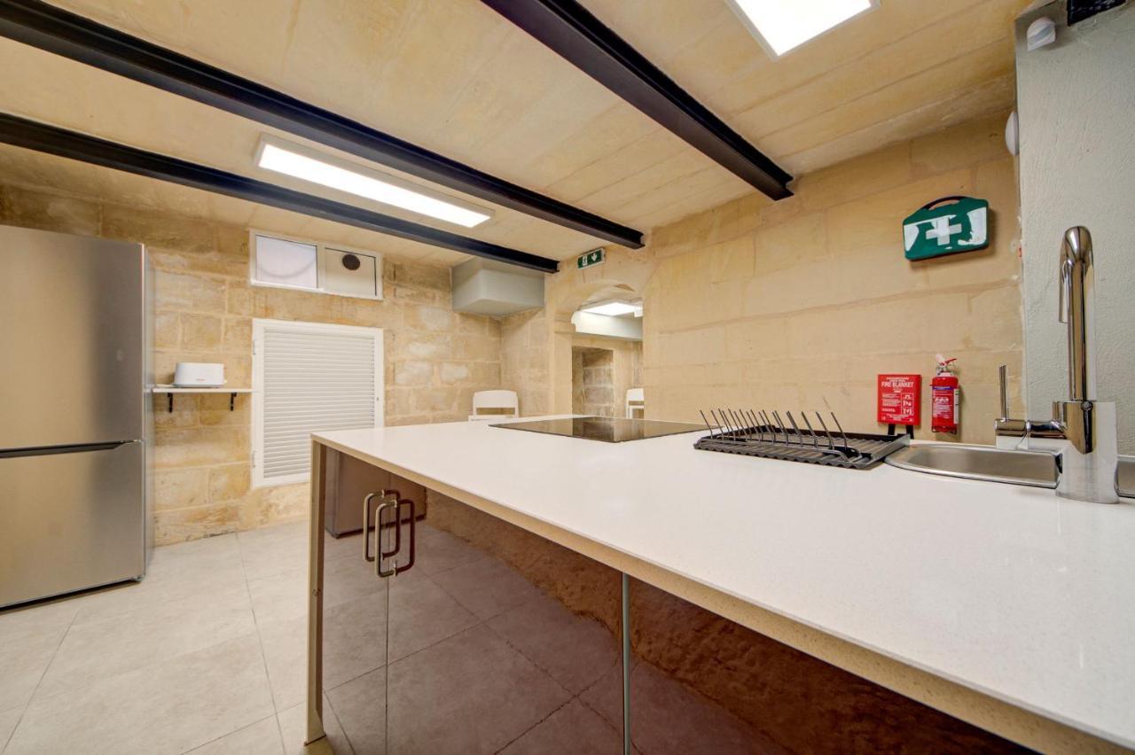 Private Rooms With Bathroom In La Valletta Esterno foto