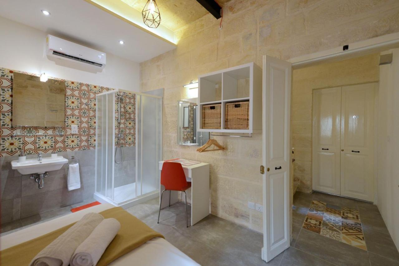 Private Rooms With Bathroom In La Valletta Esterno foto