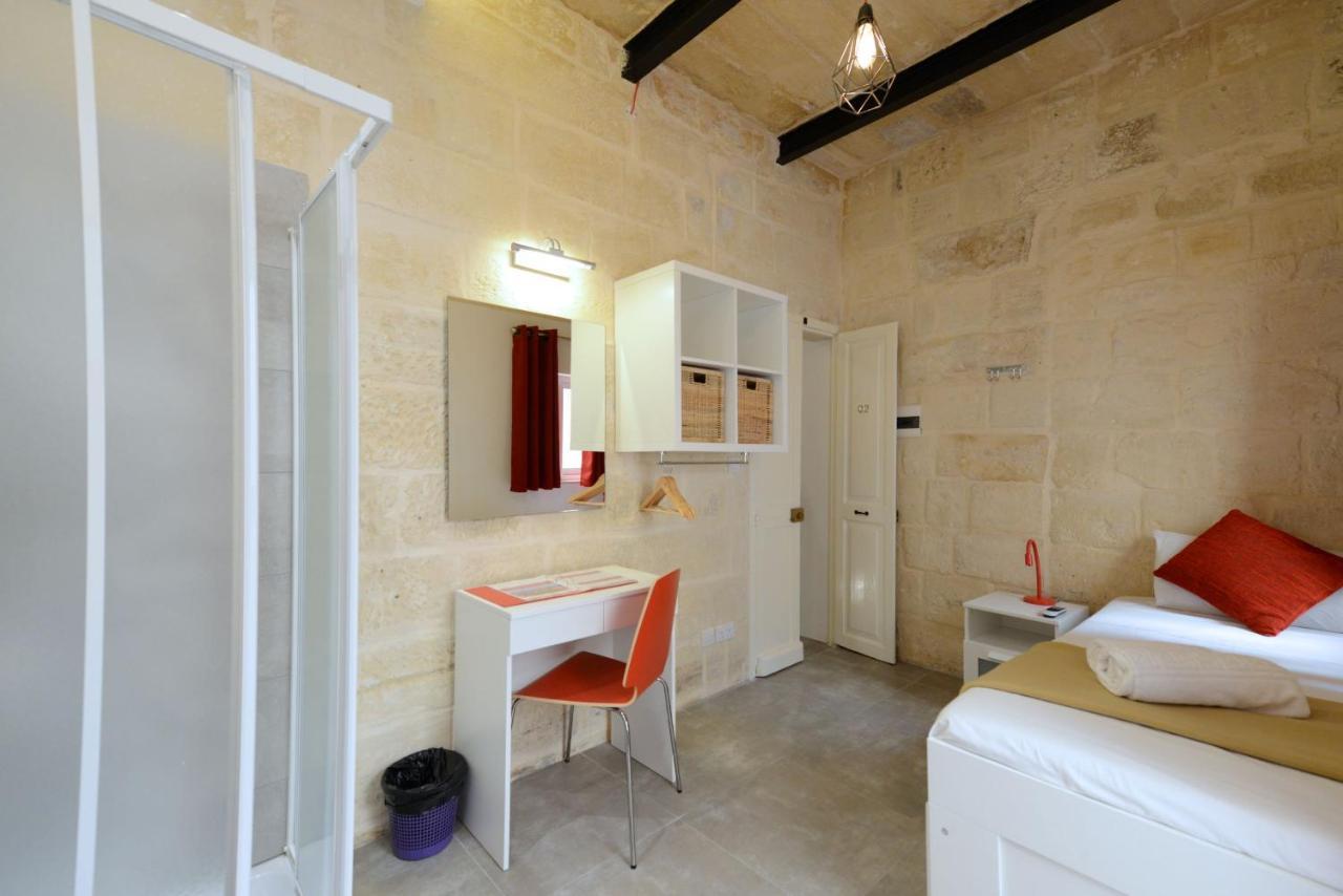 Private Rooms With Bathroom In La Valletta Esterno foto