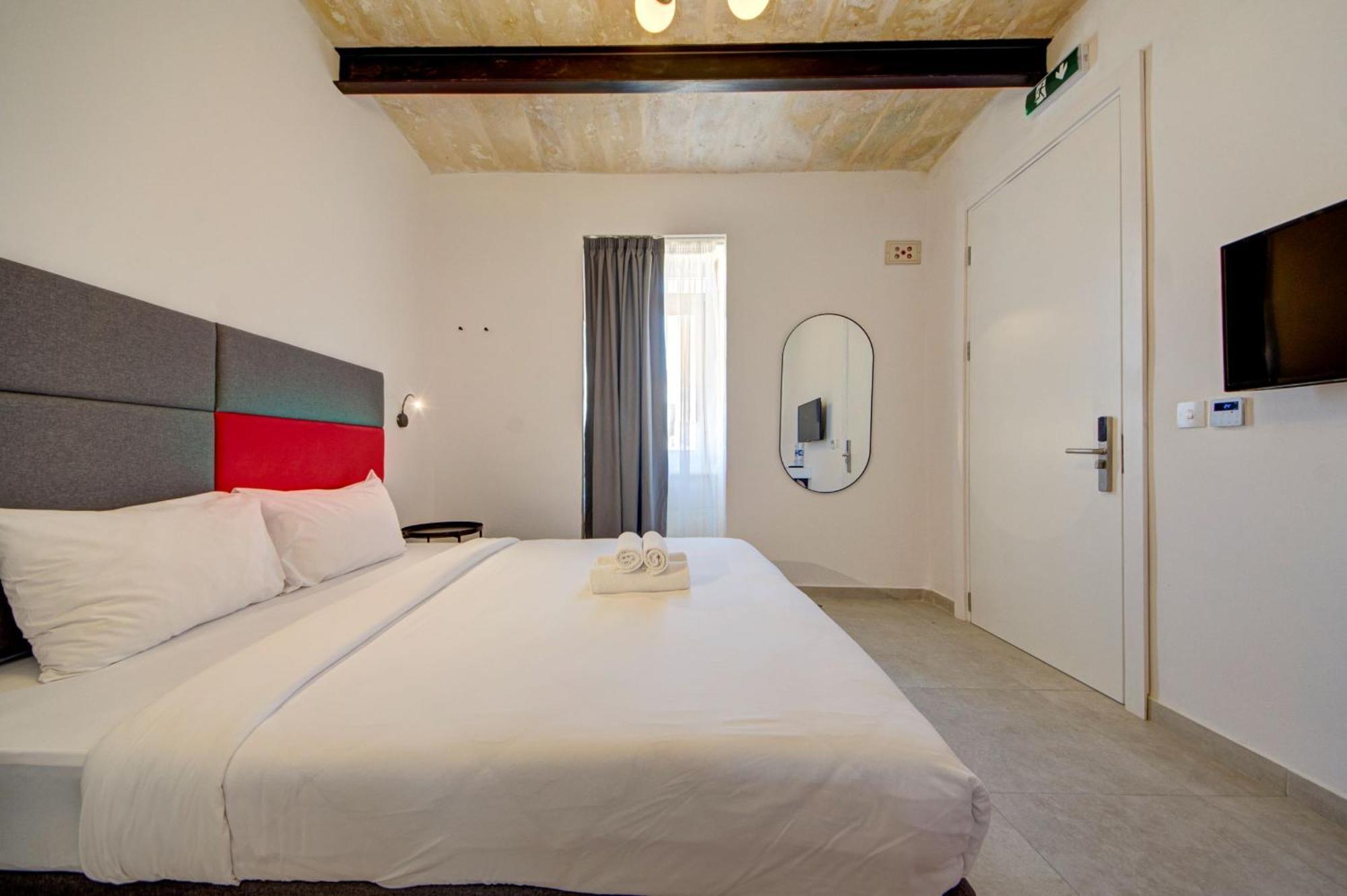 Private Rooms With Bathroom In La Valletta Esterno foto