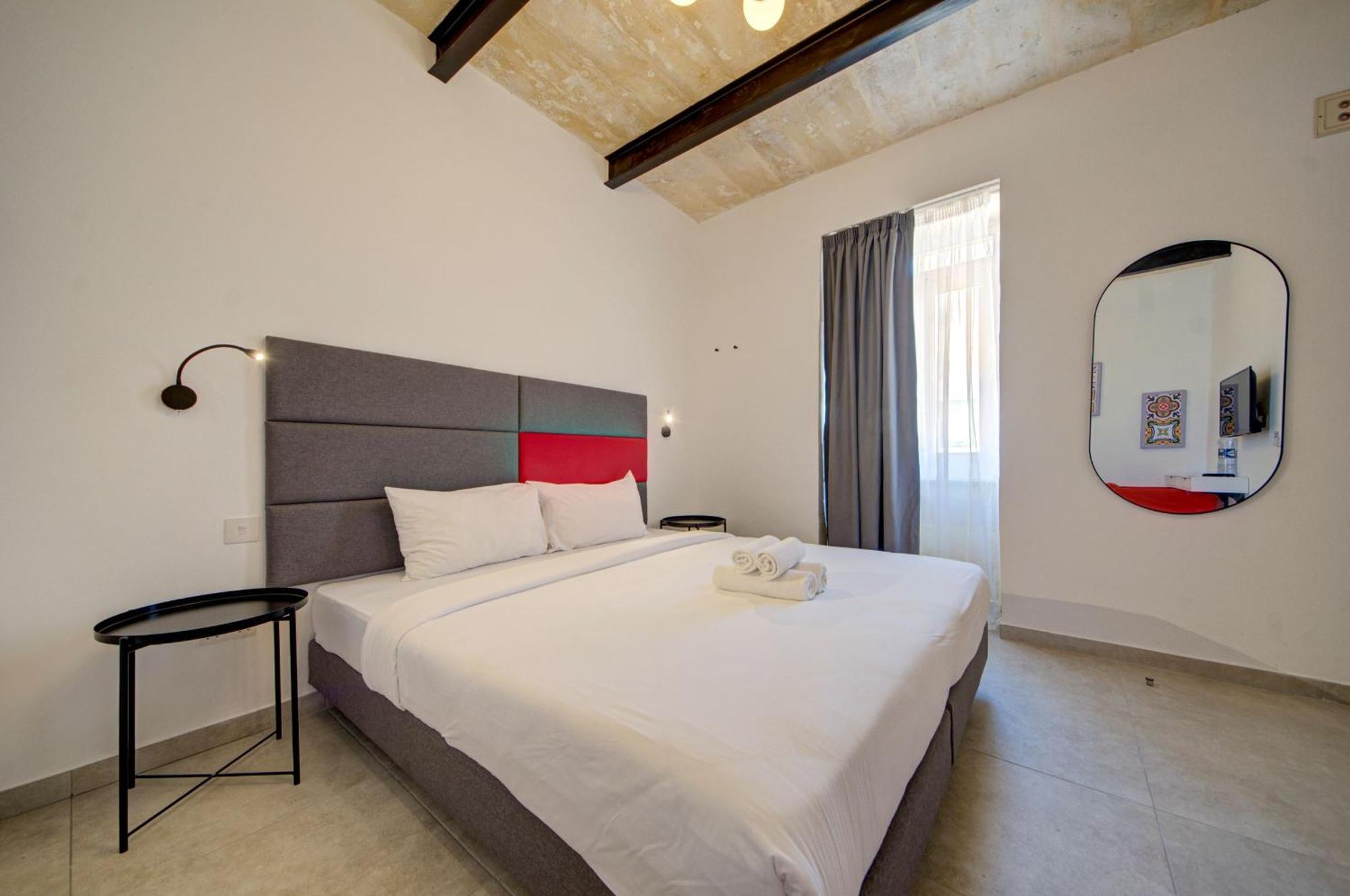 Private Rooms With Bathroom In La Valletta Esterno foto