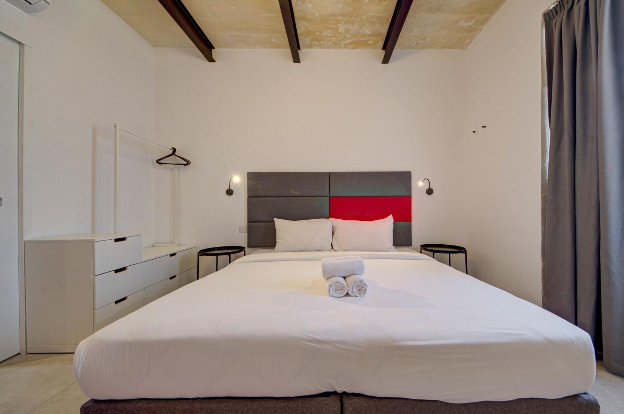 Private Rooms With Bathroom In La Valletta Esterno foto