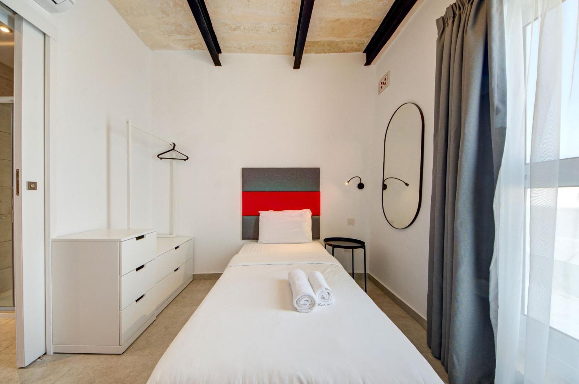 Private Rooms With Bathroom In La Valletta Esterno foto