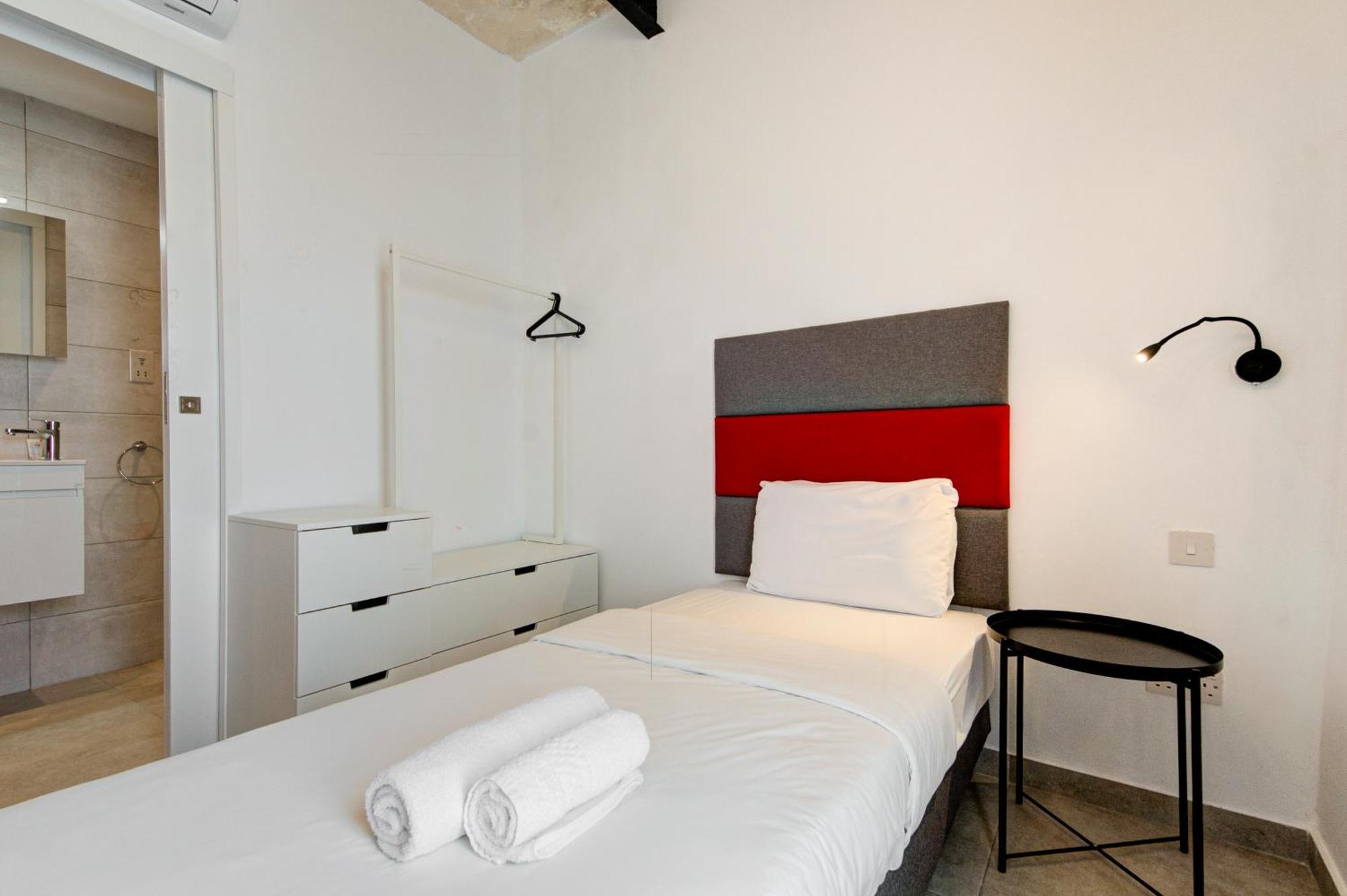 Private Rooms With Bathroom In La Valletta Esterno foto